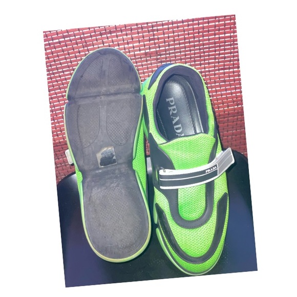 Prada - Picture 2 of 2